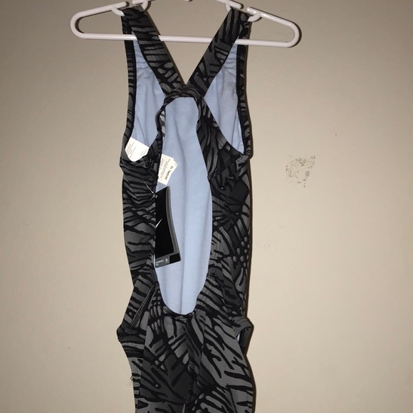 Nike Performance Suit - Picture 2 of 2